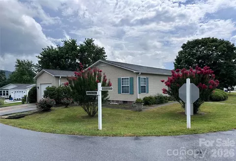 308 Riverwind Dr, Hendersonville, NC 28739