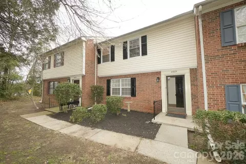 8805 Hunter Ridge Dr, Charlotte, NC 28226