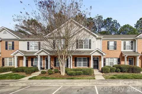 8031 Stoneham Ct, Matthews, NC 28105