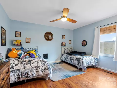 Bedroom - 26 Morrow Dr, Fairview, NC 28730 photo 5 of 9