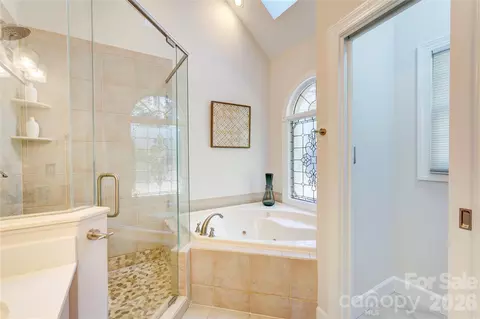 Bath - 21308 Araglin Ct, Cornelius, NC 28031 photo 2 of 6