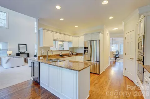 Kitchen - 21308 Araglin Ct, Cornelius, NC 28031 photo 4 of 5