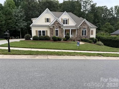 3848 Grovesner St, Harrisburg, NC 28075
