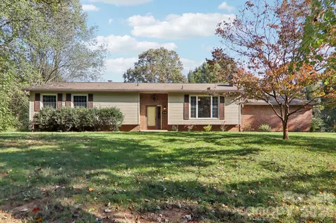 261 Eastview Dr, Brevard, NC 28712