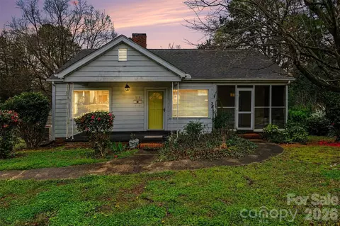 503 Rogers Lake Rd, Kannapolis, NC 28081