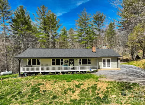 101 Hunters Ridge Rd, Burnsville, NC 28714
