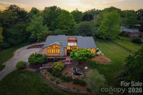 213 Hospital Ave, Lenoir, NC 28645
