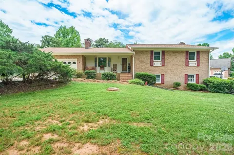 201 Wellington Dr, Lincolnton, NC 28092
