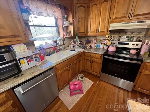 Kitchen - 31 Walker Rd, Columbus, NC 28722 photo 1 of 3