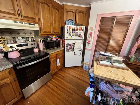 Kitchen - 31 Walker Rd, Columbus, NC 28722 photo 2 of 3