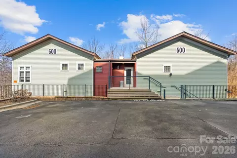 600 N Skyloft 202 Dr #202, Asheville, NC 28801