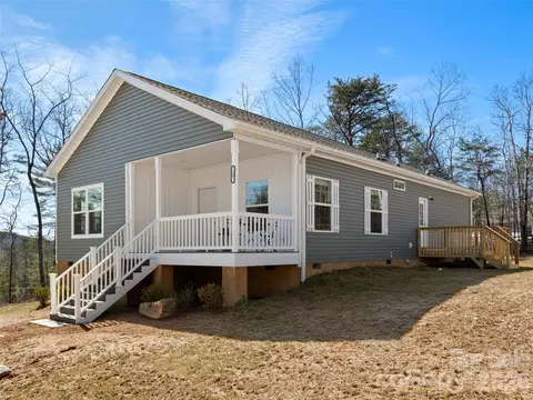 18 Eagle Dr, Hendersonville, NC 28792