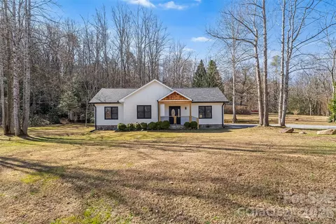 99 Hawkins Rd, Marion, NC 28752