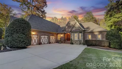 7727 Juniper Ln, Denver, NC 28037