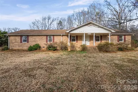 8122 Knollwood Cir, Charlotte, NC 28213