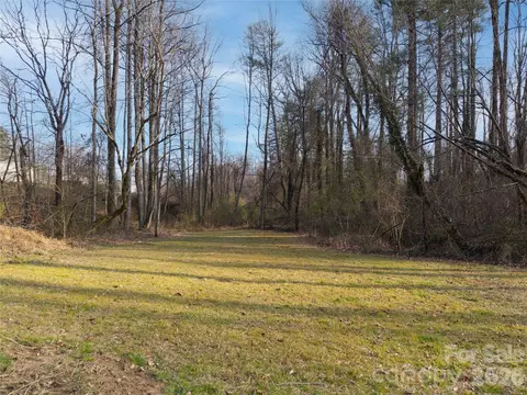 000 Jackson Loop 3 Rd #3, Flat Rock, NC 28731