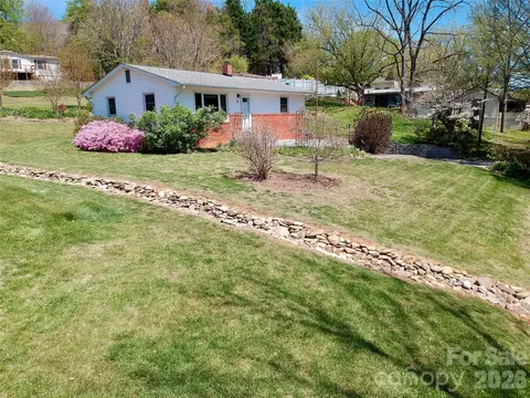 20 Ridge Cross Rd, Asheville, NC 28805