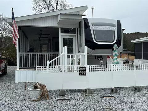 142 Putt Putt Ln, New London, NC 28127