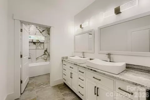 Bath - 321 Stone Ridge Dr, Salisbury, NC 28146 photo 4 of 5