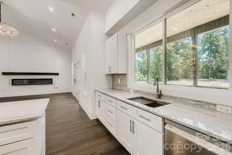 Kitchen - 321 Stone Ridge Dr, Salisbury, NC 28146 photo 1 of 2