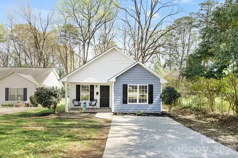 913 Tennyson Dr, Charlotte, NC 28208