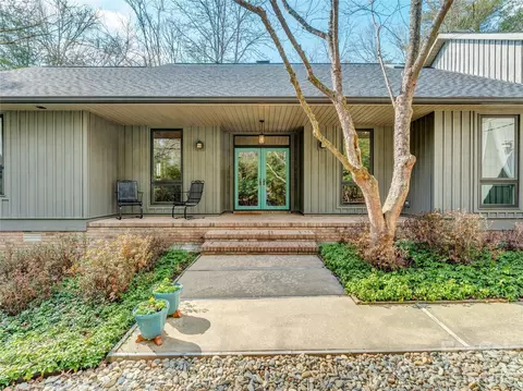 203 Heathcote Rd, Hendersonville, NC 28791