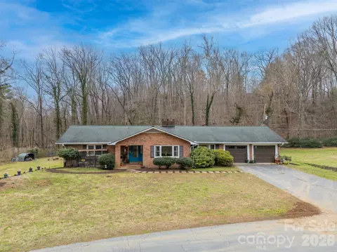 15 Meadowlark Dr, Tryon, NC 28782