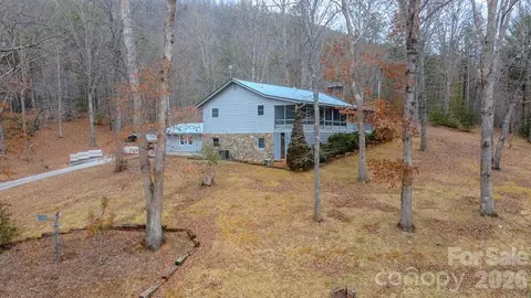 200 Mica Cir, Franklin, NC 28734