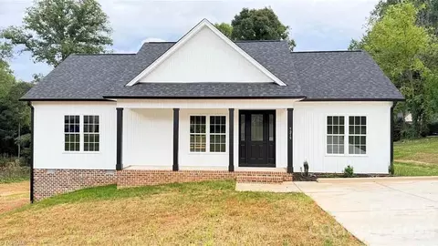 7219 Wanda Vista Ln, Pfafftown, NC 27040