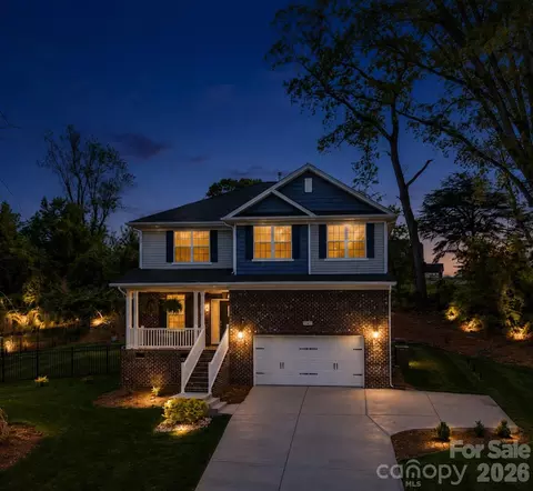 211 Macon Dr, Statesville, NC 28625