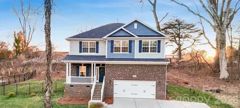 211 Macon Dr, Statesville, NC 28625