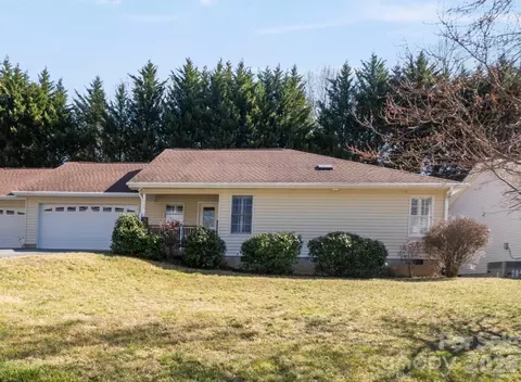207 Allen Paul Dr, Hendersonville, NC 28791