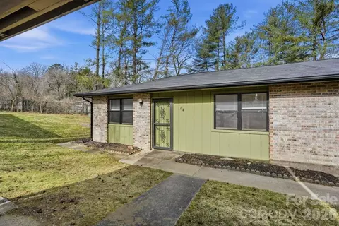 714 Farmington Cir, Hendersonville, NC 28739