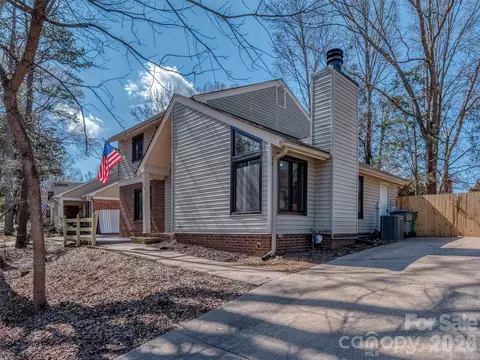 7000 Valley Haven Dr, Charlotte, NC 28211