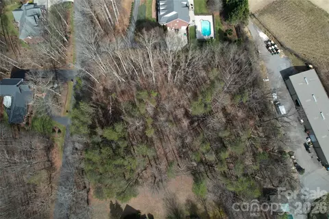 3924 Deer Run Ne Dr NE, Conover, NC 28613 photo 3