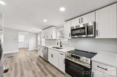 Entry Way - 10372 Turnplow Dr, Davidson, NC 28036 photo 1 of 3