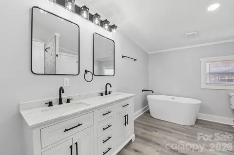 Bath - 10372 Turnplow Dr, Davidson, NC 28036 photo 1 of 2