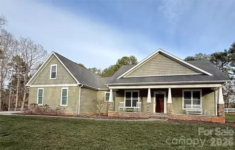 1594 Roundstone Rd, Sherrills Ford, NC 28673