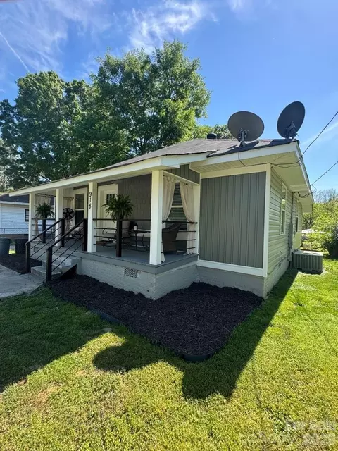 Exterior - 918 8th St, Lancaster, SC 29720 photo 3 of 6