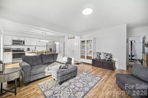 Living - 918 8th St, Lancaster, SC 29720 photo 1 of 2