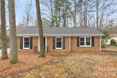 6924 Woodfield Dr, Charlotte, NC 28215