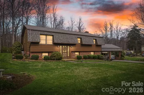 2480 Sweetbriar Cir, Lenoir, NC 28645