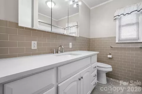 Bath - 142 Pearson Dr, Morganton, NC 28655 photo 1 of 2