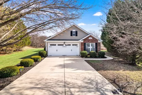 112 N Woodcliff Ln, Mount Holly, NC 28120