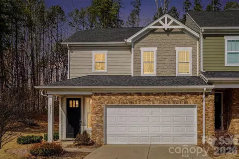 8238 Merryvale Ln, Charlotte, NC 28214