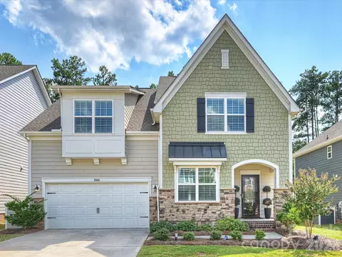 2004 Whipcord Dr, Waxhaw, NC 28173