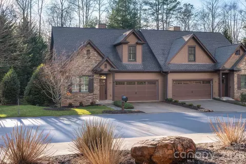 28 Meadow Village Ln, Asheville, NC 28803