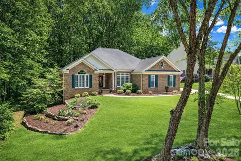 160 Fernbrook Dr, Mooresville, NC 28117