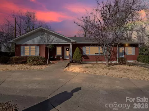 204 Fernwood Dr, Rutherfordton, NC 28139
