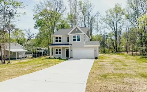 304 Woodside Dr, Harrisburg, NC 28075